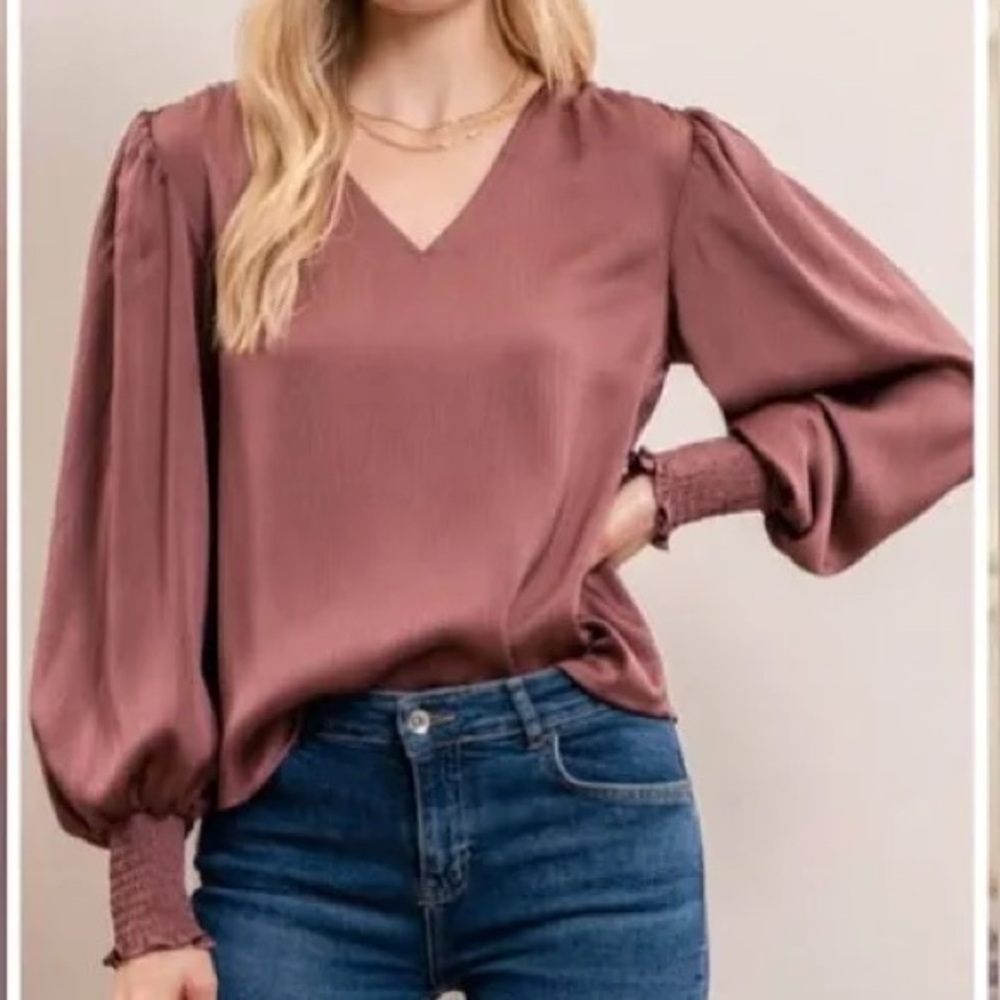 Blu Pepper Women’s Dusty Rose V-Neck Silky Puffy Sleeve Blouse, size Small